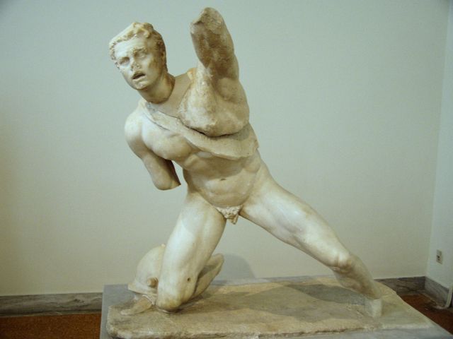 Statue_of_a_fighting_Gaul_NAMA_247_(DerHexer).JPG