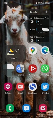 Screenshot_20220926-222754_One UI Home.jpg