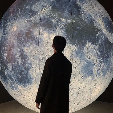 moon.jpg