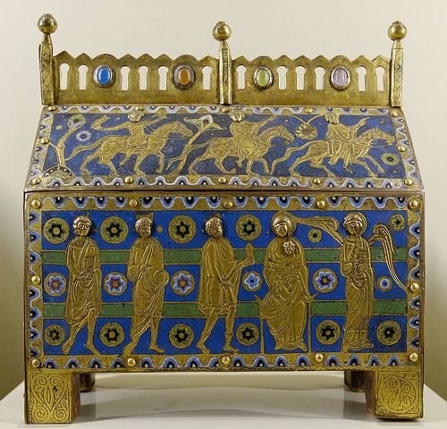 800px-Reliquary_Three_Wise_Men_MNMA_Cl23822.jpg