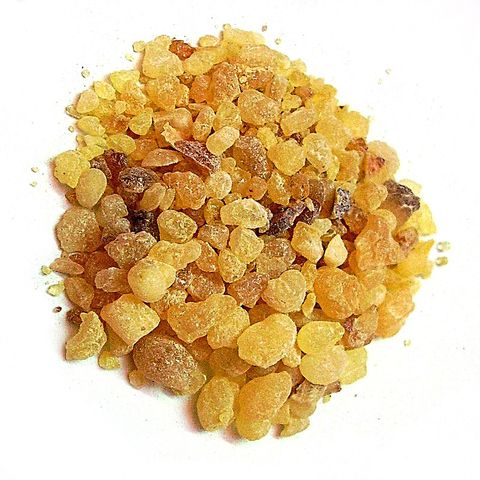 800px-Olibanum_resin.jpg